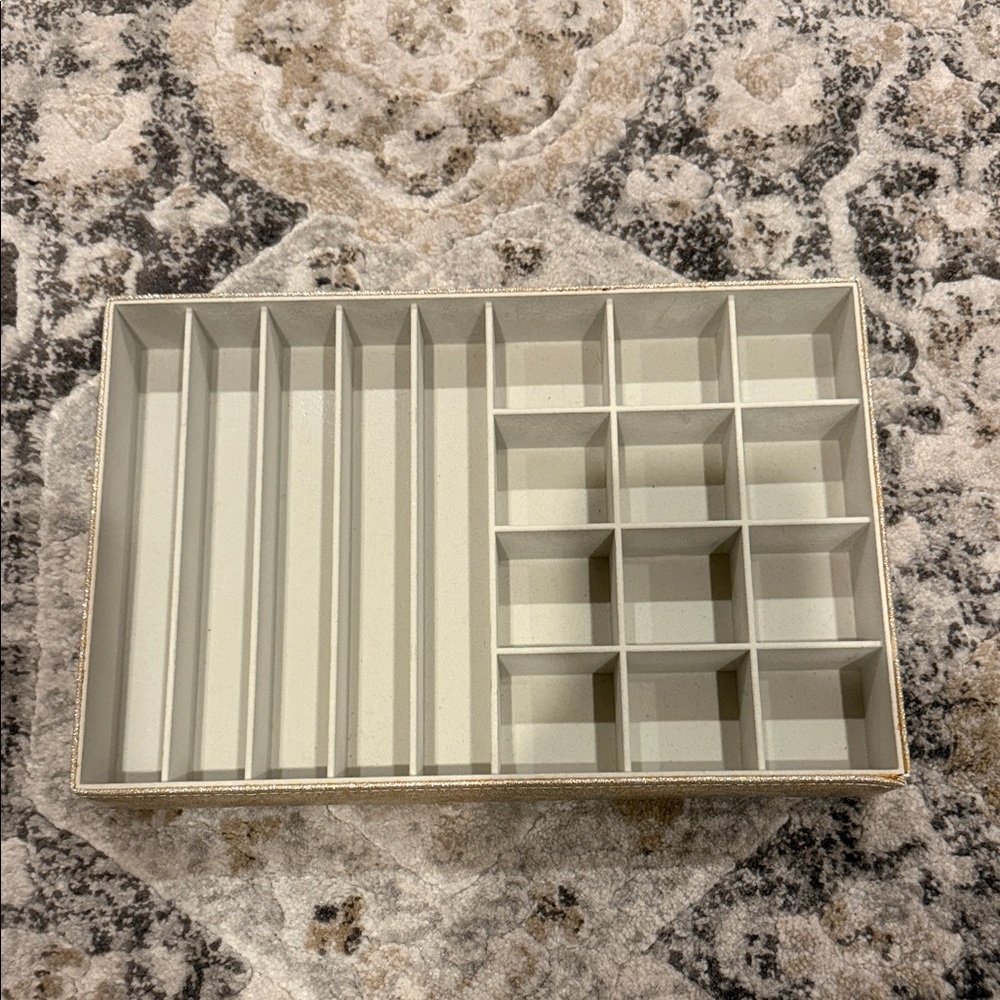 Sophisticated Cream Jewelry Organizer